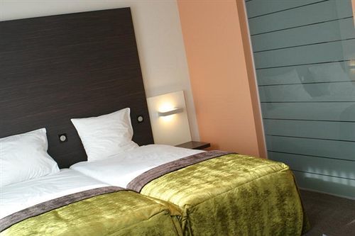 Le Merceny Motel Bastogne Kültér fotó