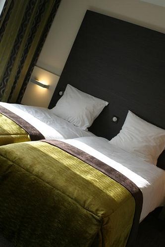 Le Merceny Motel Bastogne Kültér fotó