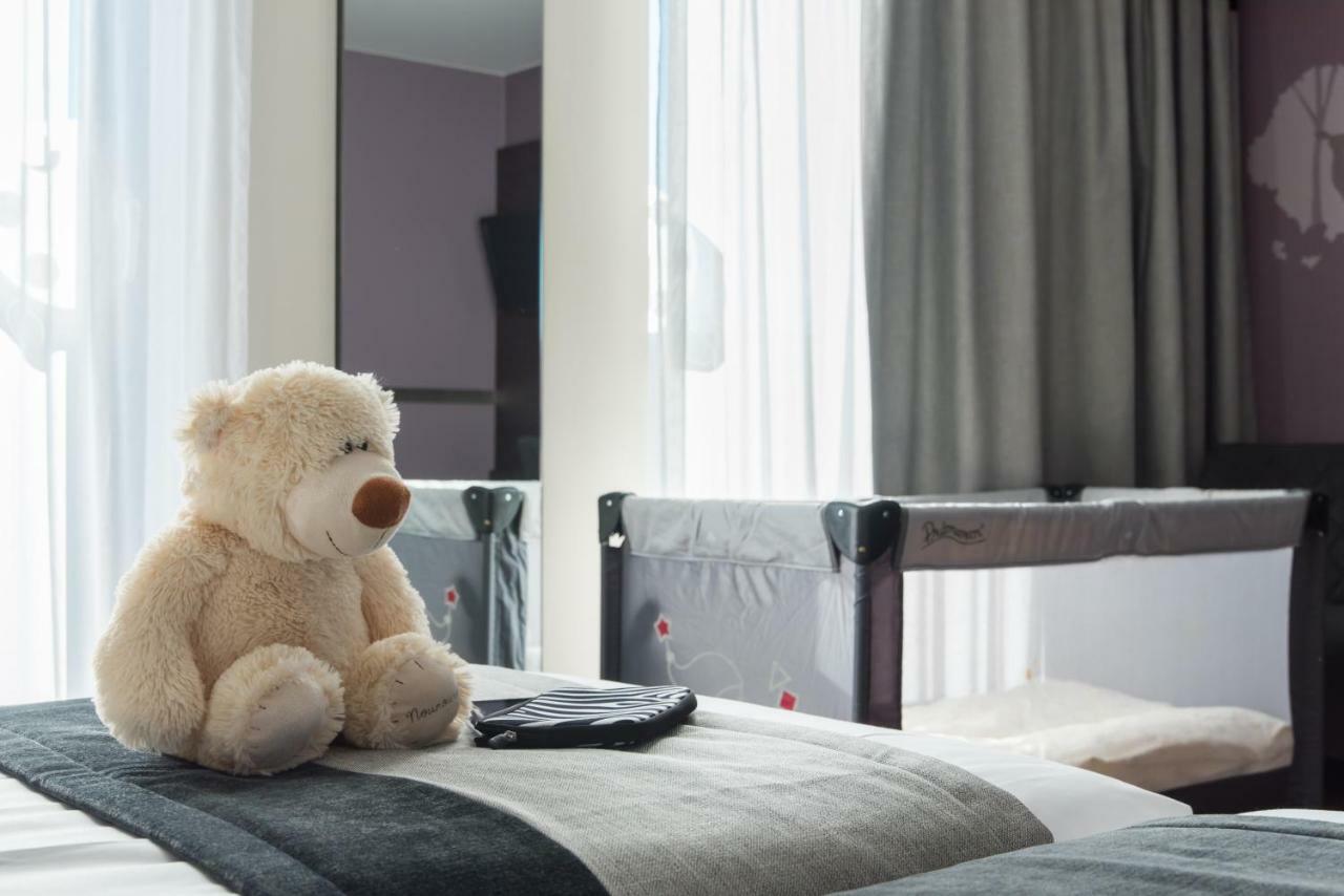 Le Merceny Motel Bastogne Kültér fotó