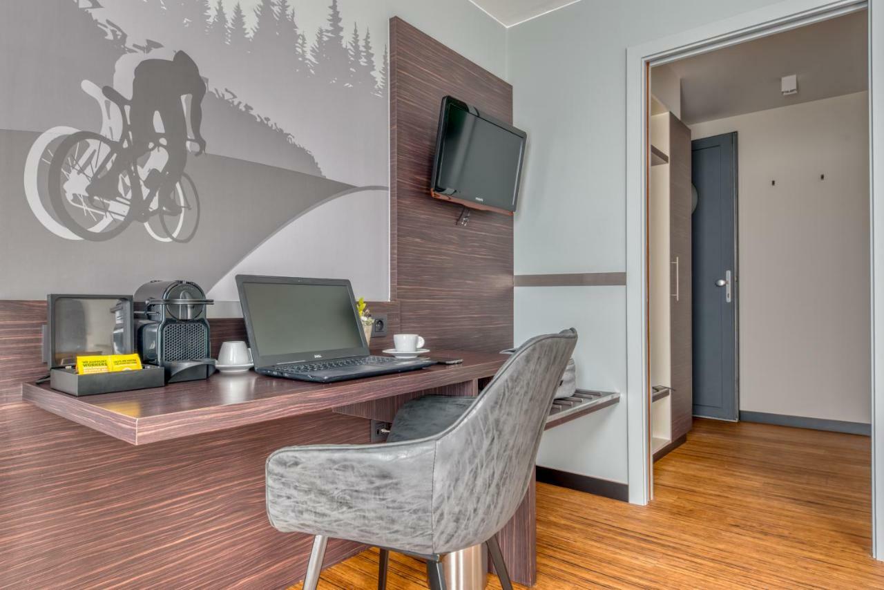Le Merceny Motel Bastogne Szoba fotó